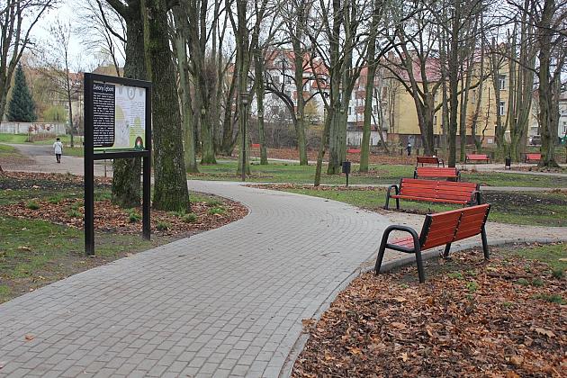 „Mini Park” nad rzeką Łebą zmienił oblicze