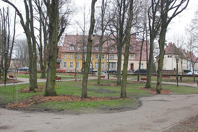 „Mini Park” nad rzeką Łebą zmienił oblicze