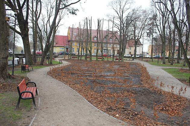 „Mini Park” nad rzeką Łebą zmienił oblicze