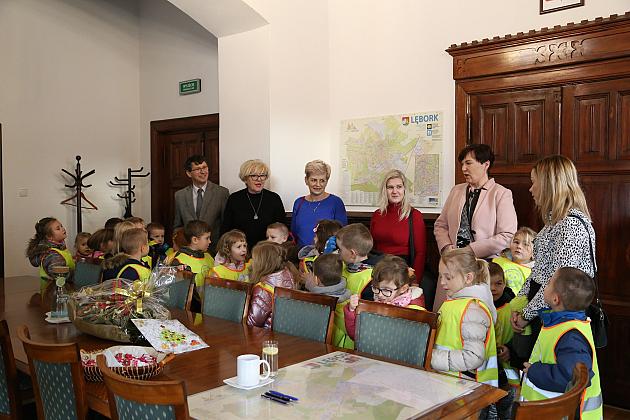 Przedświąteczna wizyta przedszkolaków z Przedszkola Nr 2