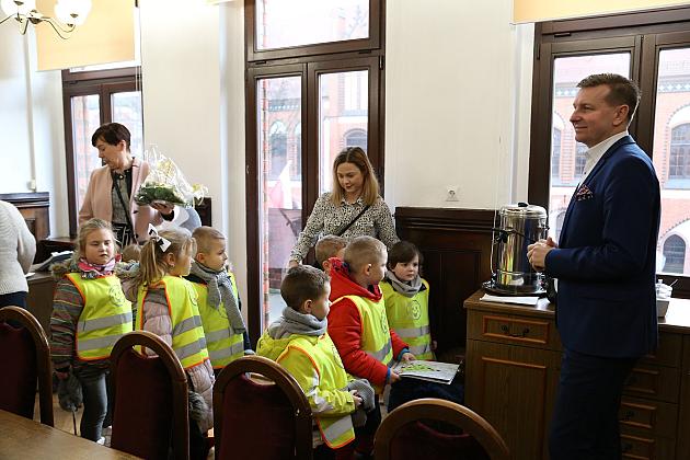 Przedświąteczna wizyta przedszkolaków z Przedszkola Nr 2