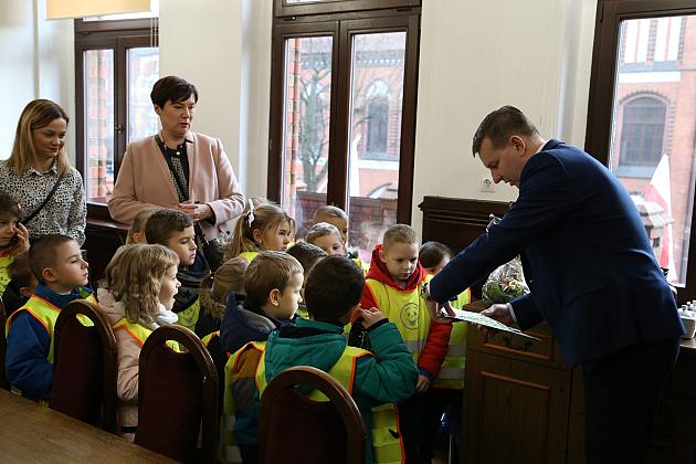 Przedświąteczna wizyta przedszkolaków z Przedszkola Nr 2