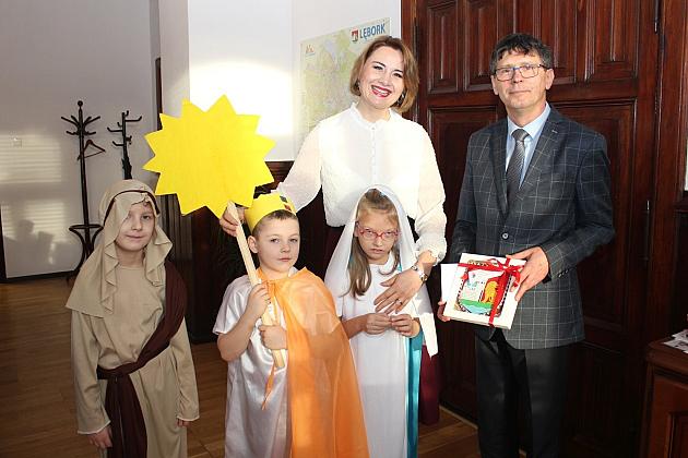 Przedszkolni kolędnicy z 