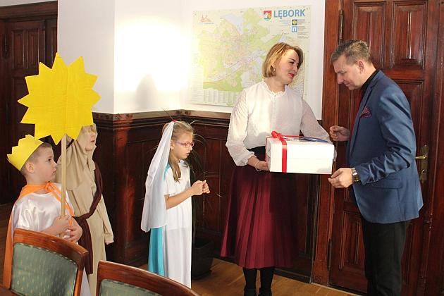 Przedszkolni kolędnicy z 