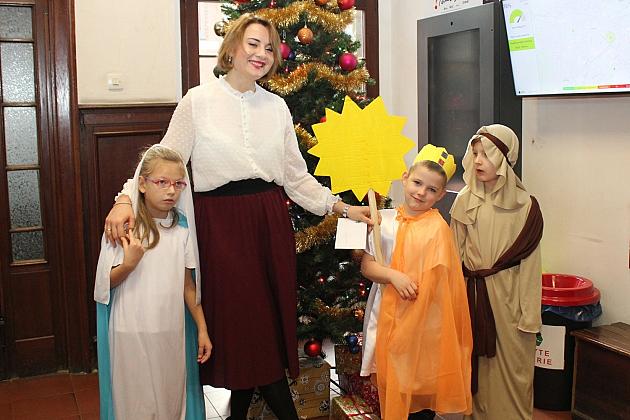 Przedszkolni kolędnicy z 