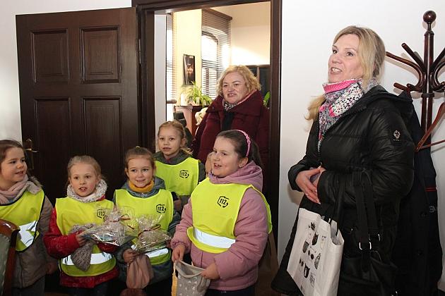 Świąteczna wizyta przedszkolaków z „Jedynki”