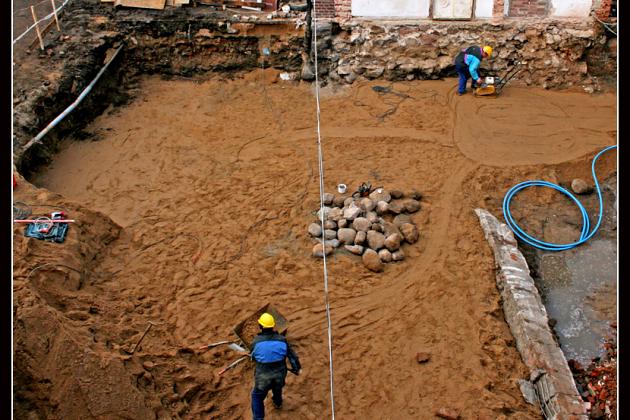 Odkryto fundamenty baszty