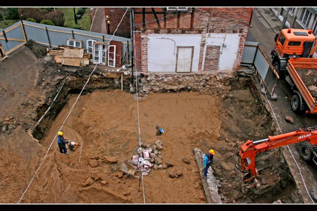 Odkryto fundamenty baszty