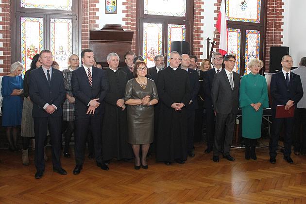 Biskup Ryszard Kasyna z kolędą w ratuszu