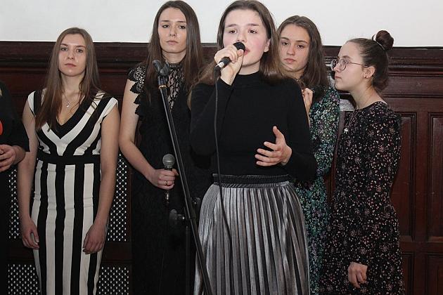 Biskup Ryszard Kasyna z kolędą w ratuszu