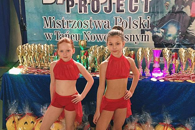 Medale i puchary dla tancerek z SP 8