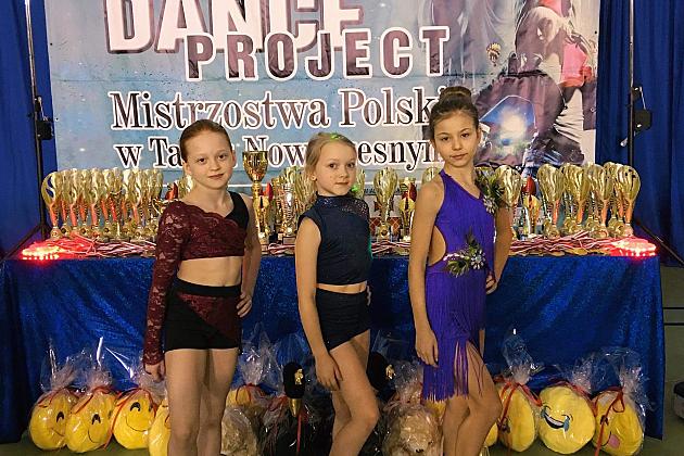 Medale i puchary dla tancerek z SP 8