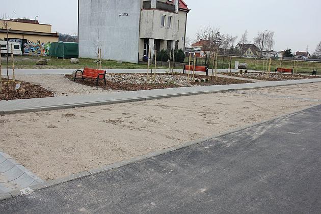 Nowy asfalt i 50 miejsc parkingowych przy Olimpijczyków