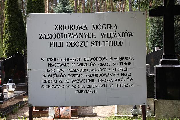 Kwiaty złożone ofiarom wojny