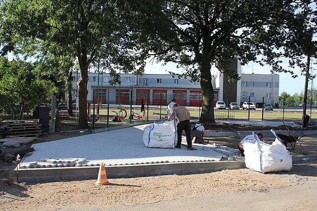 Za komendą straży pożarnej powstaje nowy obiekt rekreacyjno-sportowy