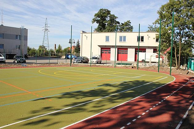 Za komendą straży pożarnej powstaje nowy obiekt rekreacyjno-sportowy