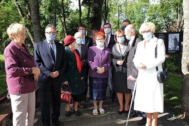 Dzień Sybiraka. Kwiaty i znicze pod Pomnikiem Zesłańcom Sybiru