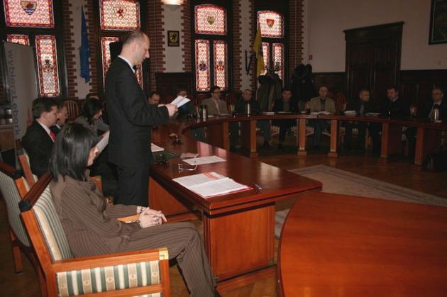 Jak poprawić przepływ informacji w sytuacjach kryzysowych? 