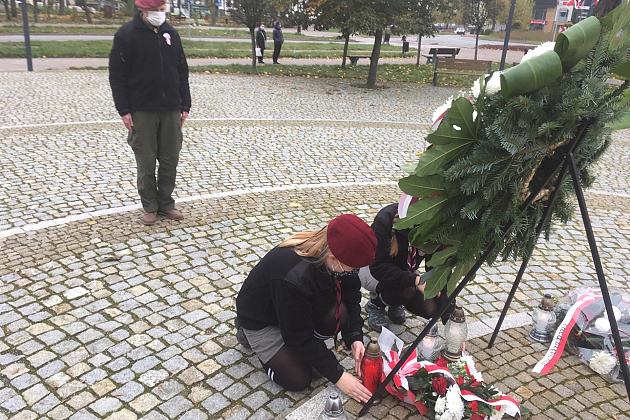 Capstrzyk Niepodległość pod pomnikiem gen. Sosabowskiego
