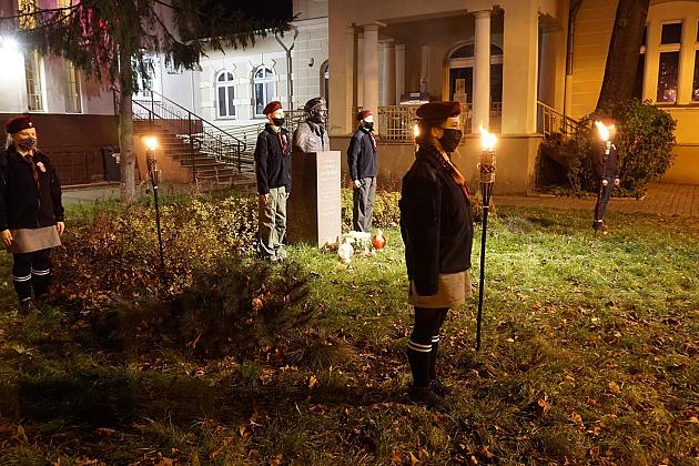 Capstrzyk Niepodległość pod pomnikiem gen. Sosabowskiego