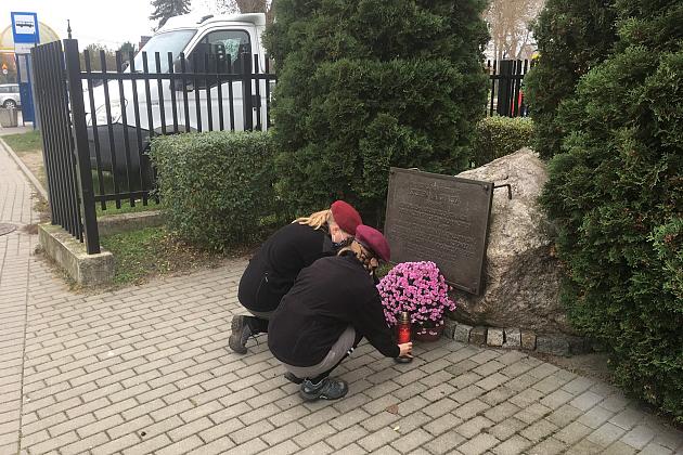 Capstrzyk Niepodległość pod pomnikiem gen. Sosabowskiego