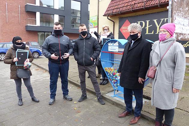 Serce na plastikowe nakrętki stanęło przy Staromiejskiej