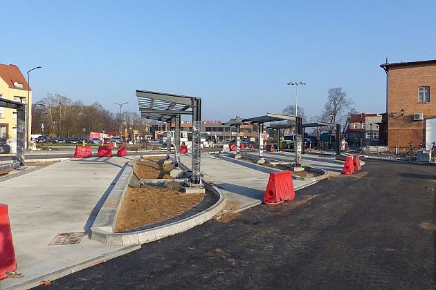 Stawiają wiaty na Lęborskim Węźle Przesiadkowym