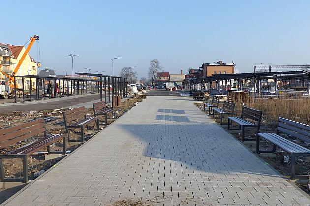 Stawiają wiaty na Lęborskim Węźle Przesiadkowym