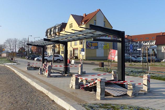 Stawiają wiaty na Lęborskim Węźle Przesiadkowym