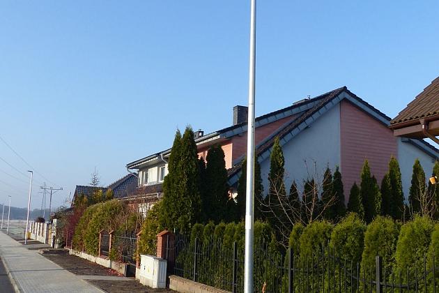 Generała Maczka z asfaltem, chodnikiem i ścieżką dla rowerów