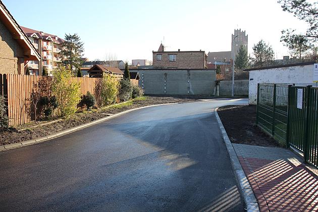 Ulica Witkacego z nowym asfaltem
