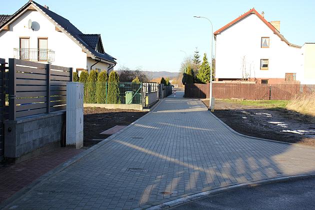 Ulica Witkacego z nowym asfaltem