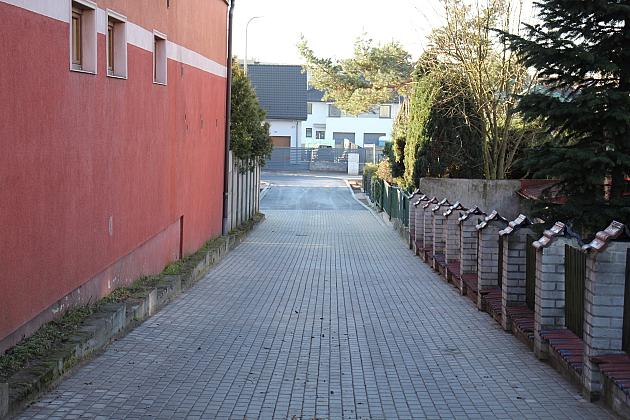 Ulica Witkacego z nowym asfaltem