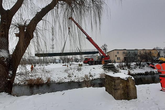 Kładka przez rzekę przy Czołgistów i K. Wielkiego zdemontowana