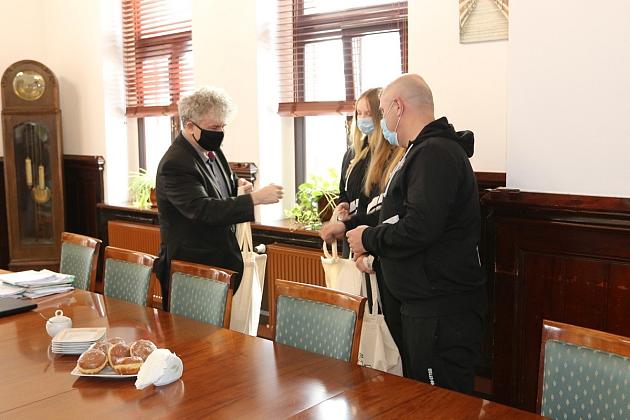 Srebrne siatkarki SPS Lębork z wizytą w ratuszu