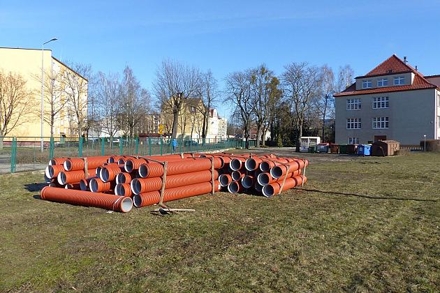 Rusza budowa parkingu i dziedzińca przy Szkole Podstawowej nr 1