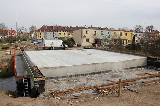 Nowy most na rzece Łebie połączy dwie części miasta