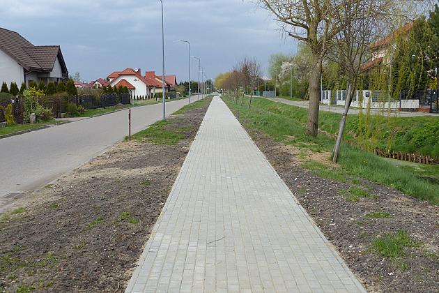 990 metrów nowego chodnika na Harcerzy