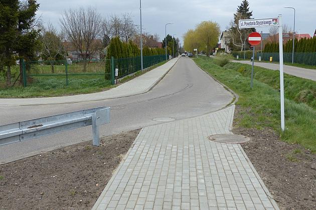 990 metrów nowego chodnika na Harcerzy