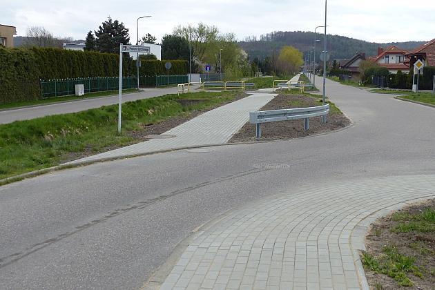 990 metrów nowego chodnika na Harcerzy