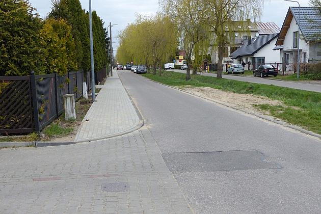 990 metrów nowego chodnika na Harcerzy