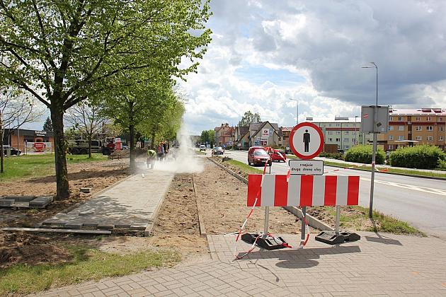 Przy Krzywoustego powstaje droga dla rowerów i chodnik
