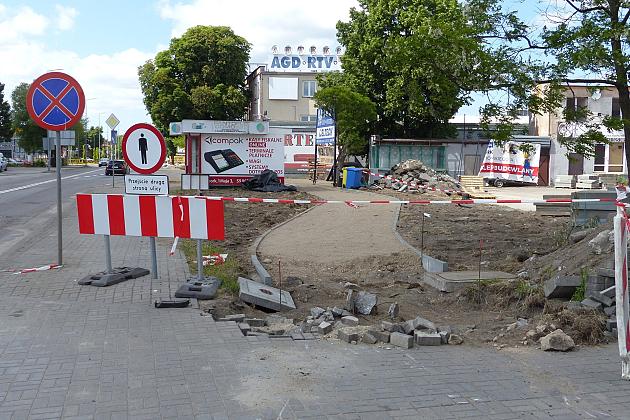 Droga dla rowerów przy Krzywoustego coraz bliżej