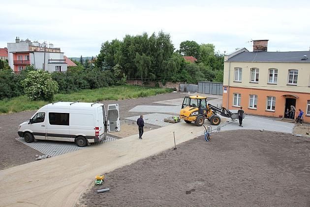 Na Malczewskiego powstaje podwórko integracyjne