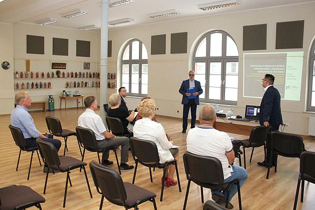 Rozmowy o komunikacji miejskiej przy Lęborskim Węźle Przesiadkowym