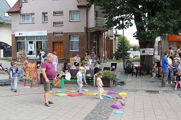 Zabawa z Biblioteką. „Letnia Czytelnia”, kiermasz książki i seanse w planetarium