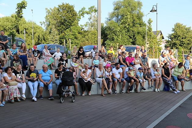 Radość w „Zakątku Kultury”. Letnie spektakle dla najmłodszych widzów