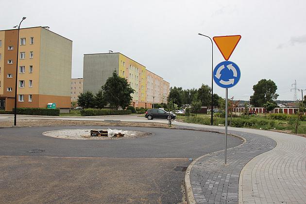 Most na Czołgistów i drogi dojazdowe z asfaltem