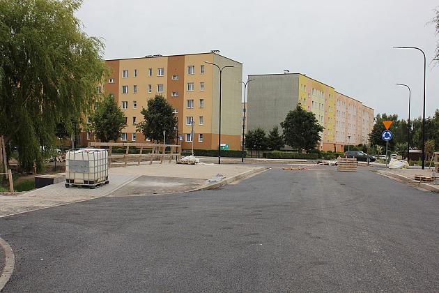 Most na Czołgistów i drogi dojazdowe z asfaltem