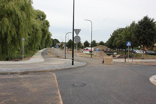 Most na Czołgistów i drogi dojazdowe z asfaltem